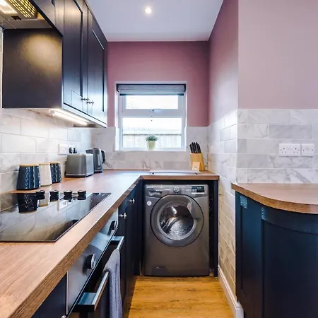 Castle Views Cottage In Historic Village & Woodfired Hot Tub Rhuddlan Exterior foto