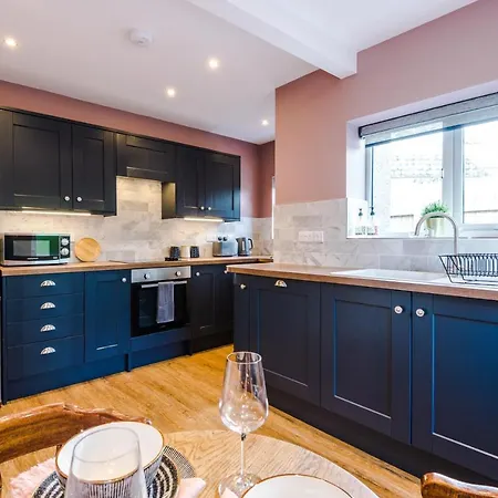 Castle Views Cottage In Historic Village & Woodfired Hot Tub Rhuddlan Exterior foto