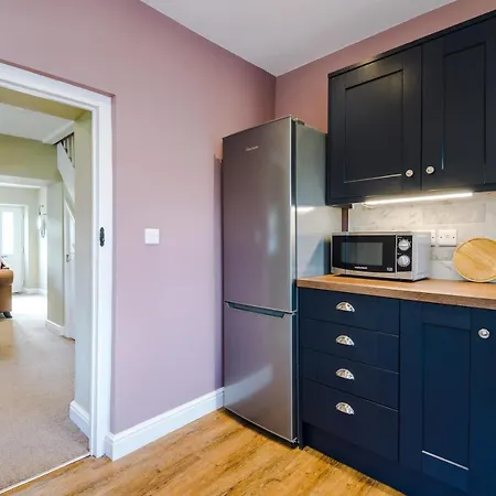 Castle Views Cottage In Historic Village & Woodfired Hot Tub Rhuddlan Exterior foto