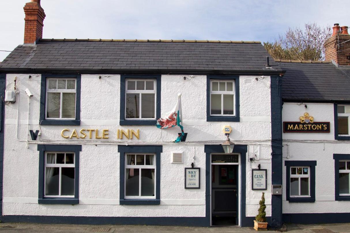 Holiday home Castle Views In Historic Village & Woodfired Hot Tub Rhuddlan