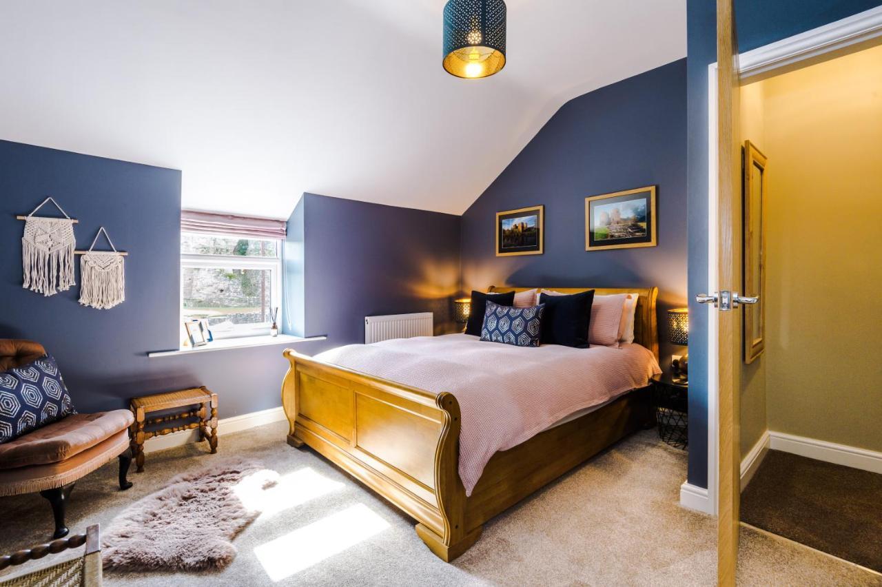 Castle Views In Historic Village & Woodfired Hot Tub Rhuddlan