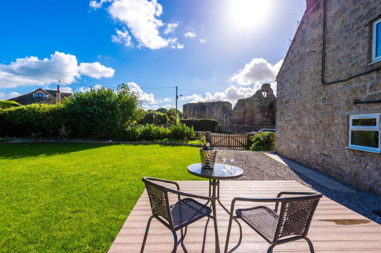 Castle Views In Historic Village & Woodfired Hot Tub *